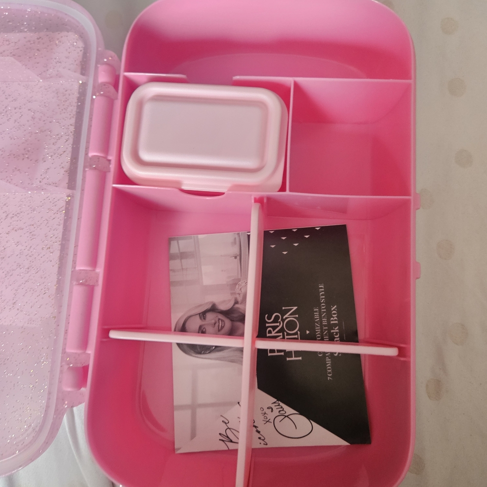 Paris Hilton Pink Glitter Snack Box - Picture 2 of 3